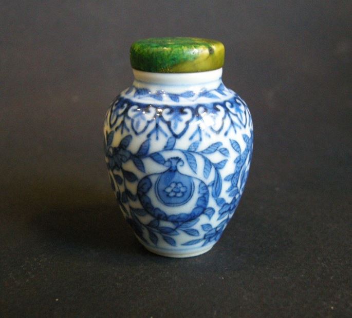 Snuff bottle blue and white porcelain | MasterArt